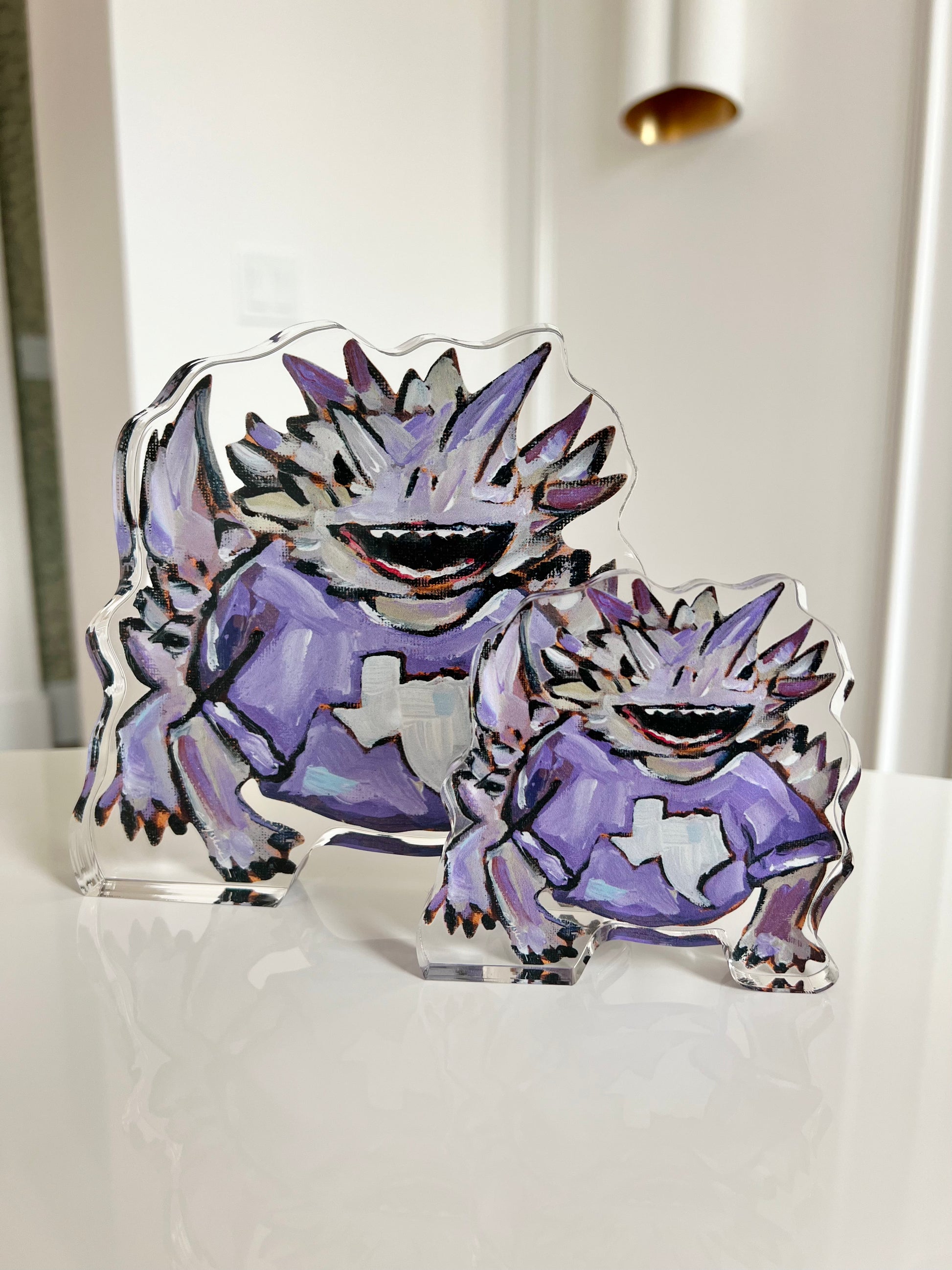 An acrylic tabletop of a Texas Christian TCU horned frog for college gameday or alumni gifts.