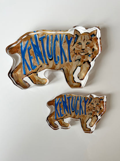 An acrylic tabletop of a Wildcat for Kentucky University for college gameday or alumni gifts.